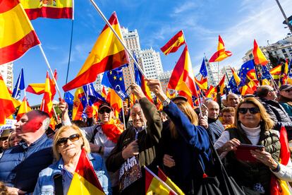 Ambiente en la Plaza de España, durante la protesta contra la ley de amnistía. 