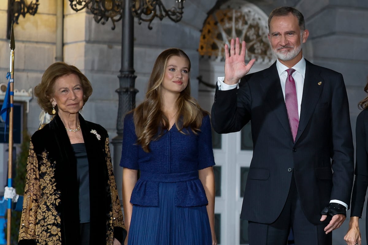 Felipe VI concede el Toisón de Oro a la reina Sofía por su entrega al  servicio de España y de la Corona | España | EL PAÍS