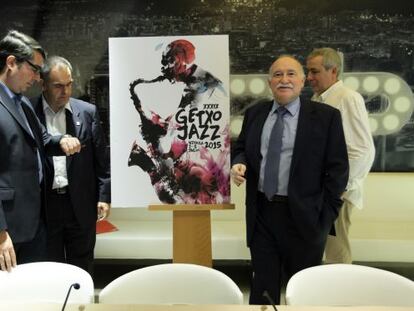 A la derecha, Iñaki Martínez, de la Fundación BBK, durante la presentación del cartel del Festival de Jazz de Getxo.
