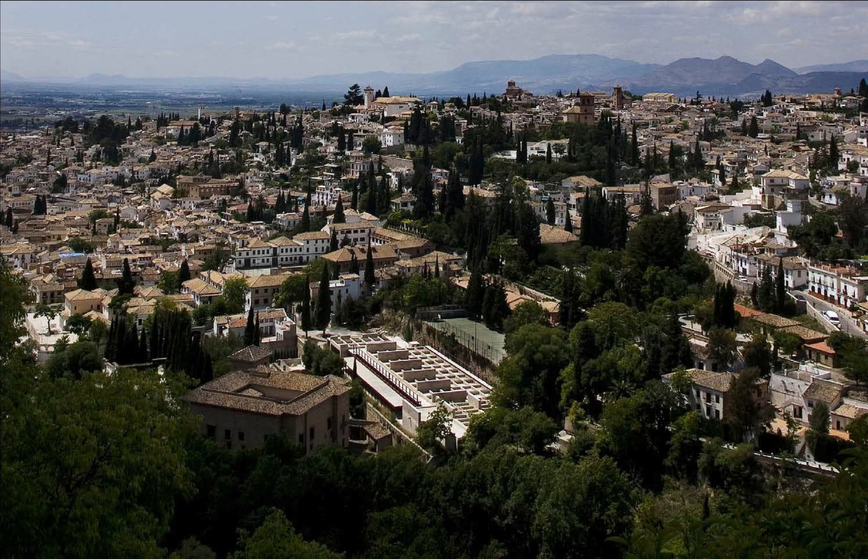 Un archivo con vistas a la Alhambra para guardar la memoria de Granada