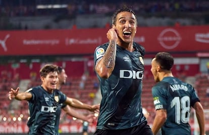 Trejo celebra el segundo gol del Rayo.