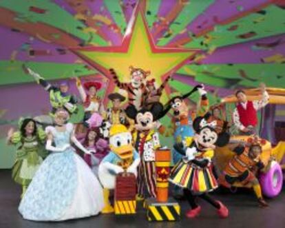 Espect&aacute;culo Disney con sus personakes famosos