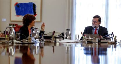 Soraya Sáez de Santamaría y Mariano Rajoy, el viernes.