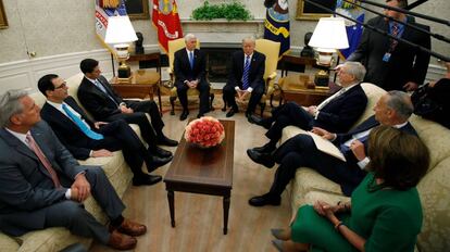 Trump se reúne con los líderes del Congreso