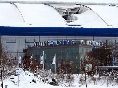 Boquete en el techo del techo del Veltins Arena, estadio del Schalke 04