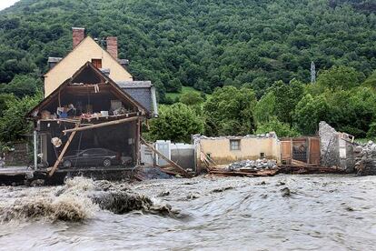 El río Garona a su paso por Bossost en la Vall d' Aran (Lleida)