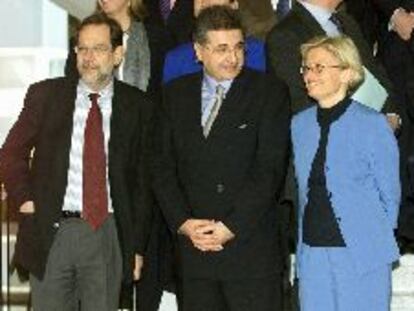 Por la izquierda, Solana, míster Pesc, los ministros de Exteriores de Macedonia, Kerim, y de Suecia, Lindh, y el primer ministro macedonio, Georgievski.