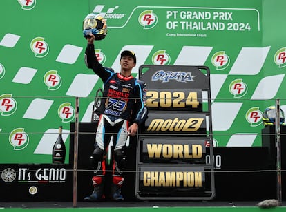 Ai Ogura celebra el campeonato del mundo de Moto2.