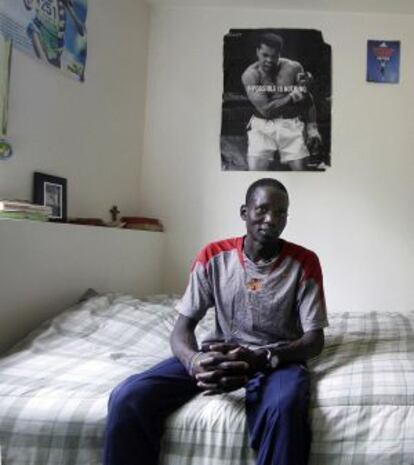 Guor Marial, en la habitación de su casa en Flagstaff, en Arizona