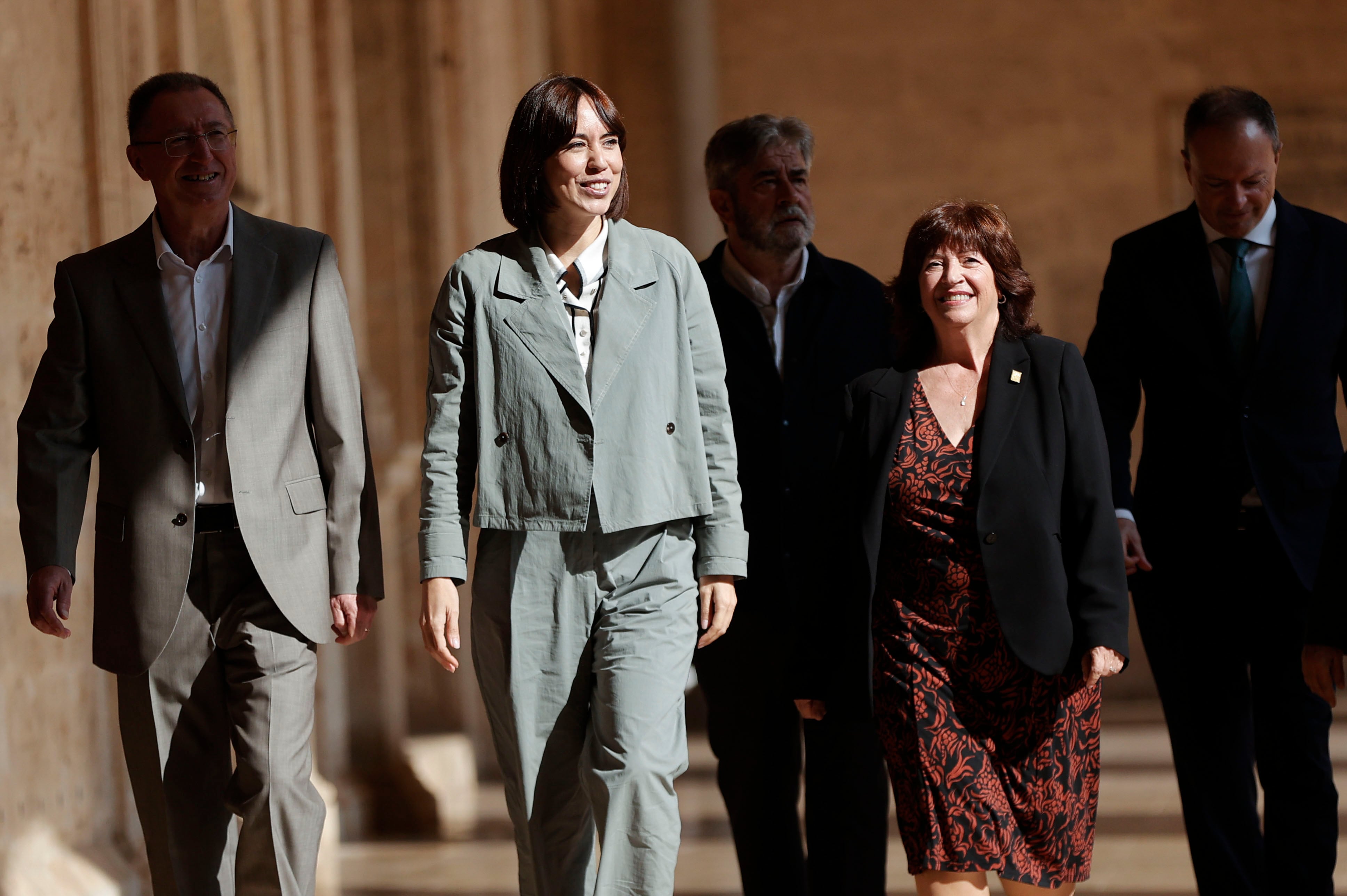 La Acadèmia de la Llengua denuncia el “momento crítico” que sufre el valenciano y el “terraplanismo lingüístico” del Consell