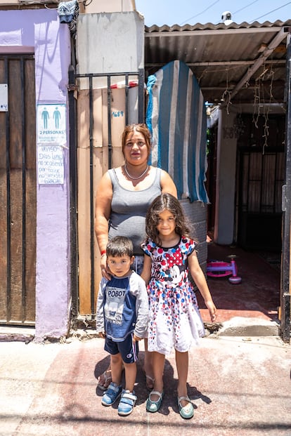 Katherine Contrera es madre de Lindsay y Lían Peña. Los dos niños son hiperactivos y tienen déficit de atención, lo que está afectando a su aprendizaje en la escuela y trato con otros niños. Los huesos de Lían, además, no se están desarrollando de una manera normal, indica su madre.