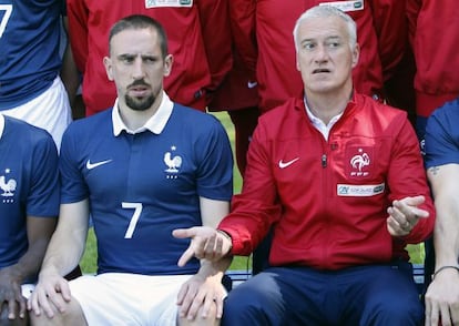 Rib&eacute;ry y el seleccionador franc&eacute;s, Deschamps.