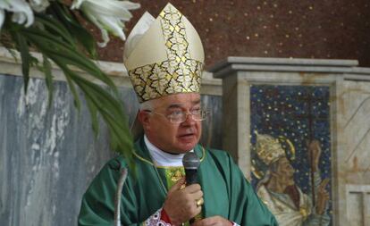 El sacerdote Josef Wesolowski, en 2009 en Santo Domingo.