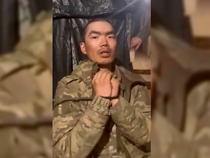 Fotograma del vídeo compartido por Zelensky vía 'X', en el que aparece detenido un ciudadano chino que luchaba como parte del ejército ruso.