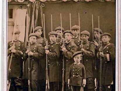 El infante Jaime de Borbón en el cuartel de las tropas carlistas en Bértiz (Navarra), en 1875.