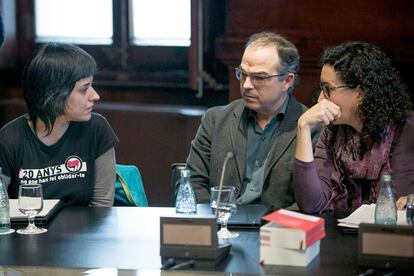 Anna Gabriel, la izquierda, Jordi Turull y Marta Rovira.