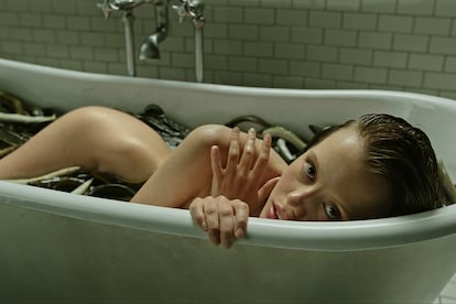 Mia Goth en ‘La cura del bienestar’.