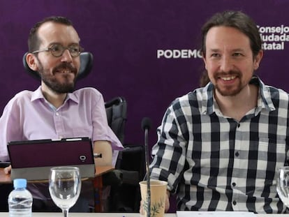 Fotografía de archivo del pasado 6 de mayo del líder de Pablo Iglesias, y Pablo Echenique, en Madrid. 