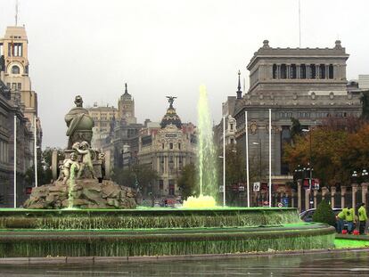 'Tintada' independentista en el agua de la Cibeles