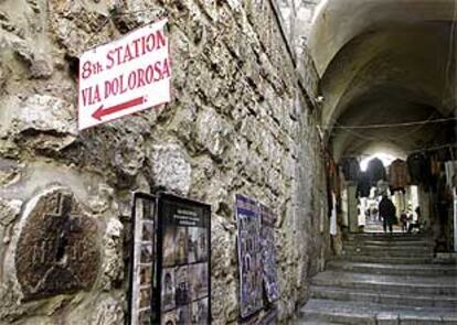 La vía Dolorosa, en el centro histórico de Jerusalén, semidesierta el día de Jueves Santo.