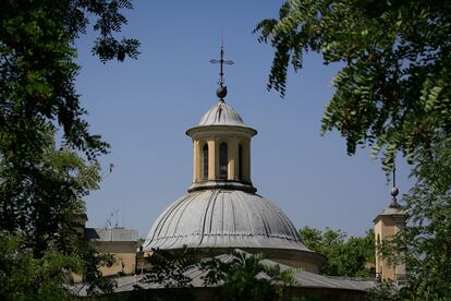 La cúpula de la ermita de San Antonio de la Florida, el viernes 15, en la que se aprecian en negro numerosos desperfectos.