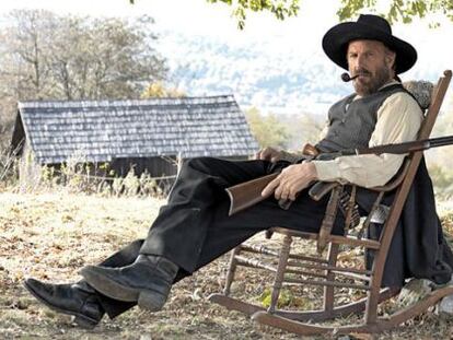 Kevin Costner, en una imagen promocional de 'Hatfields & McCoys'