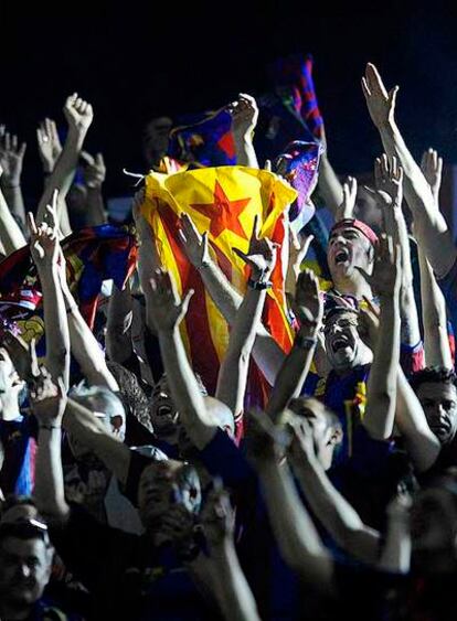Una bandera independentista en el estadio de Mestalla.
