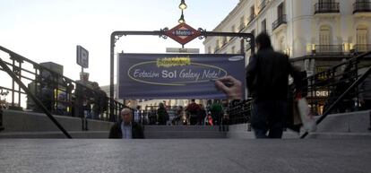 Una de las entradas a la estación de metro de Sol.