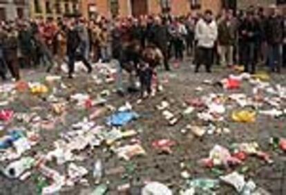 Vecinos del barrio de Malasaña de Madrid, protestando contra el <i>botellón</i>.