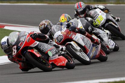 Lorenzo Zanetti, Thomas Luethi, Pablo Nieto y Fabrizio Lai compiten en el Gran Premio de Turquía de motociclismo.