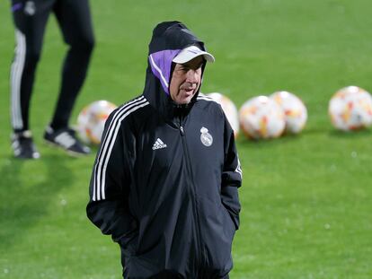 Carlo Ancelotti, este martes en el entrenamiento del Real Madrid en Riad.