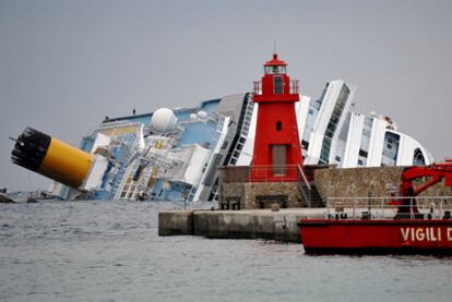 Italian rescue crews try to find survivors from the Costa Concordia cruise ship in Italy on Sunday.