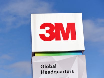 El logo de 3M en la sede de la compañía en Maplewood, Minnesota.