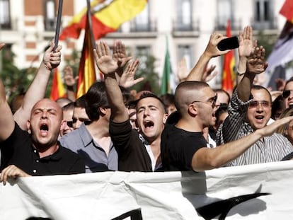Un millar de ultraderechistas se manifiesta en Madrid.