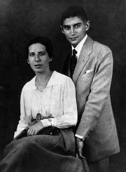 Franz Kafka con Felice Bauer, en 1917. 