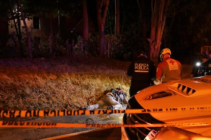 Police investigate the scene of a murder in February 2023 in the Costa Rican capital.