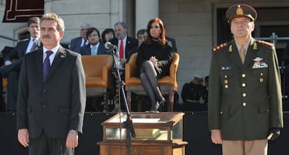 Milani (drcha) durante su toma de posesión.