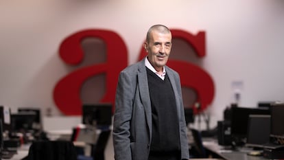 El periodista deportivo Manuel Esteban Fernández durante su despedida de la redacción del diario 'As' en septiembre de 2021.