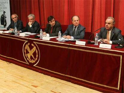 De izquierda a derecha, Antonio Escámez, Antonio Garrigues Walker, Carlos Andradas, Juan Manuel Navarro y José Varela Ortega.
