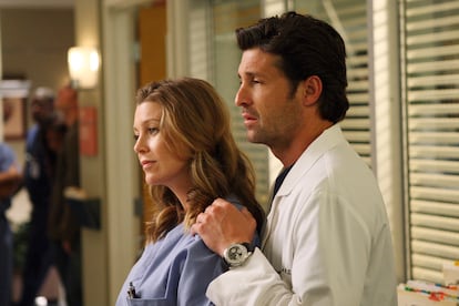 Meredith Grey (Ellen Pompeo) con el doctor Derek Shepherd (Patrick Dempsey) en la serie de televisión "Grey's Anatomy" de Walt Disney Television.