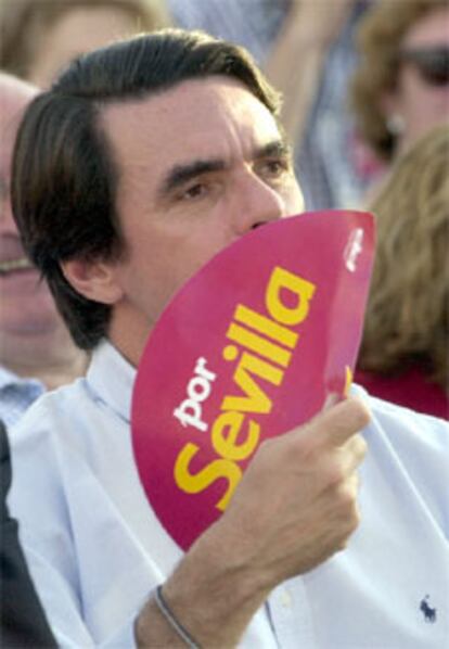 José María Aznar, durante el mitin celebrado en Sevilla.