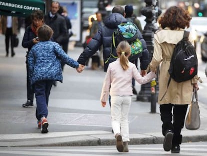 Alunos voltam ao colégio nesta segunda-feira em Paris.