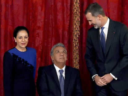 Los Reyes posan este lunes con el presidente de Ecuador, Len&iacute;n Moreno, y su esposa, Rocio Gonz&aacute;lez.