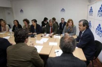 &Aacute;lvarez-Cascos, durante la reuni&oacute;n de la Comisi&oacute;n Directiva de Foro, celebrada hoy. 