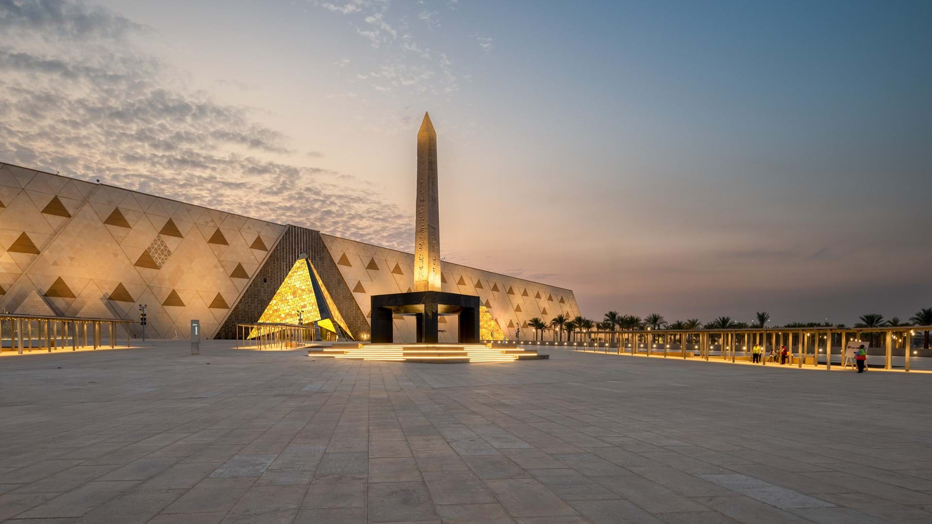 Egipto inaugura tras años de espera el Gran Museo Egipcio, la cuarta pirámide de Guiza