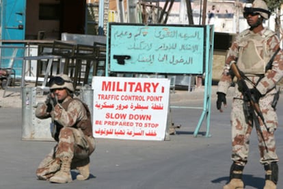 Puesto de control militar establecido en los alrededores de la cárcel de Campo Justicia de Bagdad, tras el intento de fuga de un grupo de reclusos.