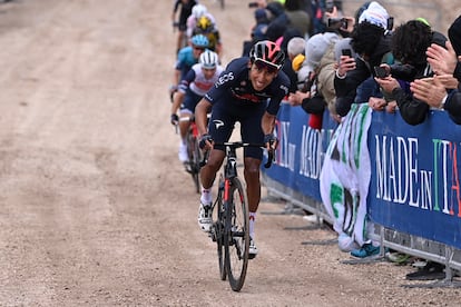 Egan deja atrás a todos en la tierra de Campo Felice.