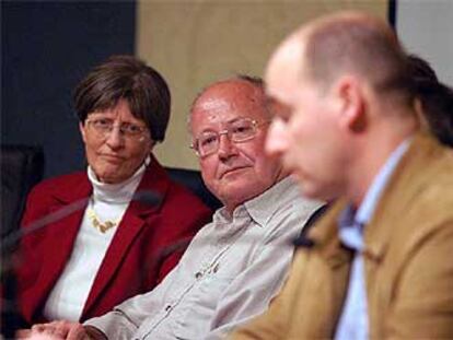 Barbara Schulz y Hans-Börje Jansson, al fondo, en un debate en la Universidad de Alicante.