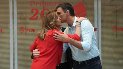 Los candidatos a la Secretaría General del PSOE, Susana Díaz y Pedro Sánchez, se saludan ante la presencia del otro candidato, Patxi López.