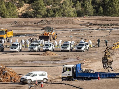 Patrullas de la Guardia Civil, en el vertedero de Dos Aguas, donde durante meses se buscó el cadáver de la joven Marta Calvo.